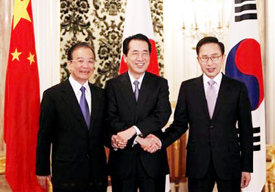 ຍີ່ປຸນ, ສ.ເກົາຫຼີ ແລະ ຈີນ ຈັດຕັ້ງກອງປະຊຸມລັດຖະມົນຕີການຕ່າງປະເທດ 3 ຝ່າຍ